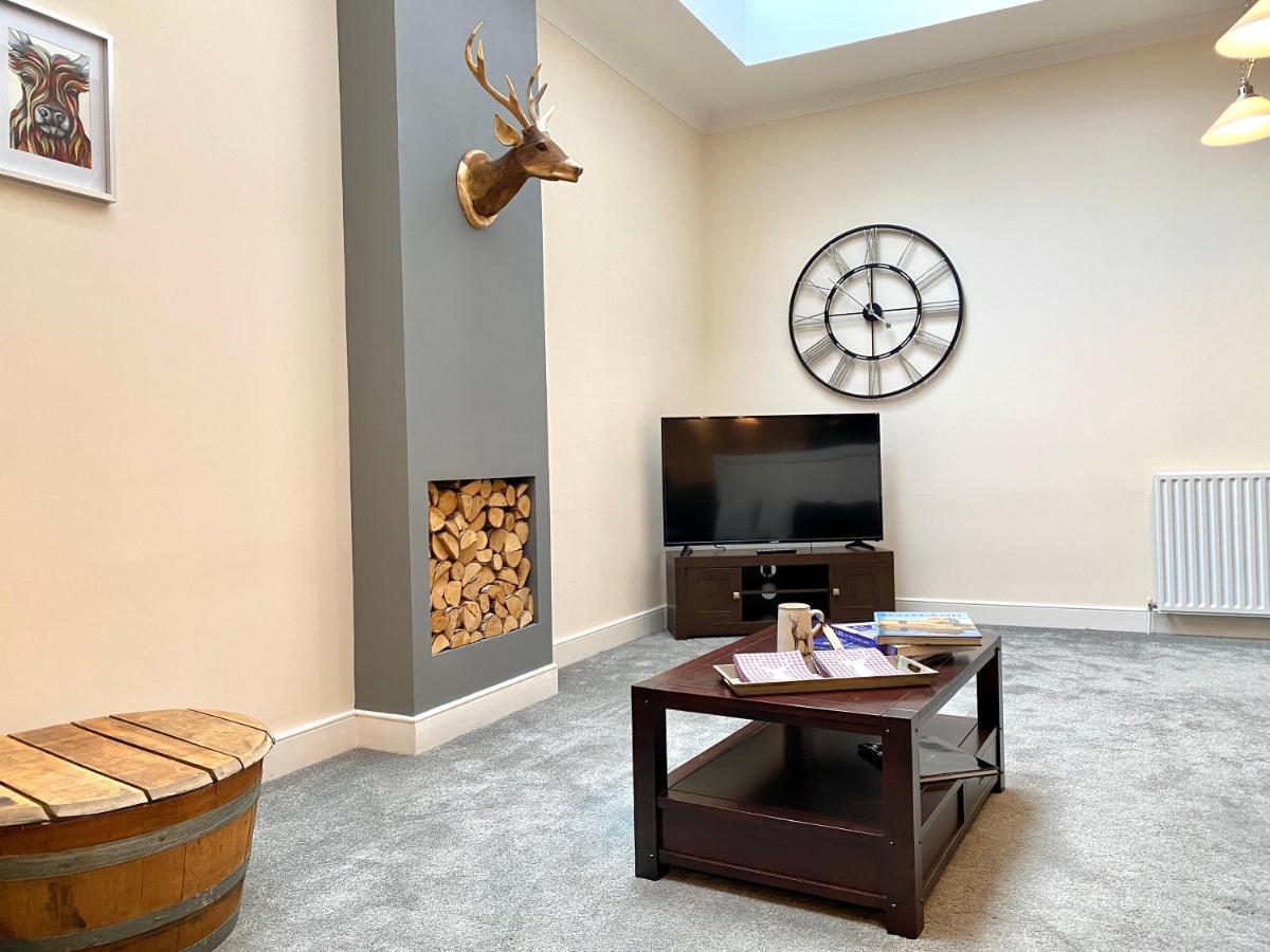 Serviced Accommodation Moray Lesmurdie House, Elgin - Free Parking, Free Wifi ภายนอก รูปภาพ