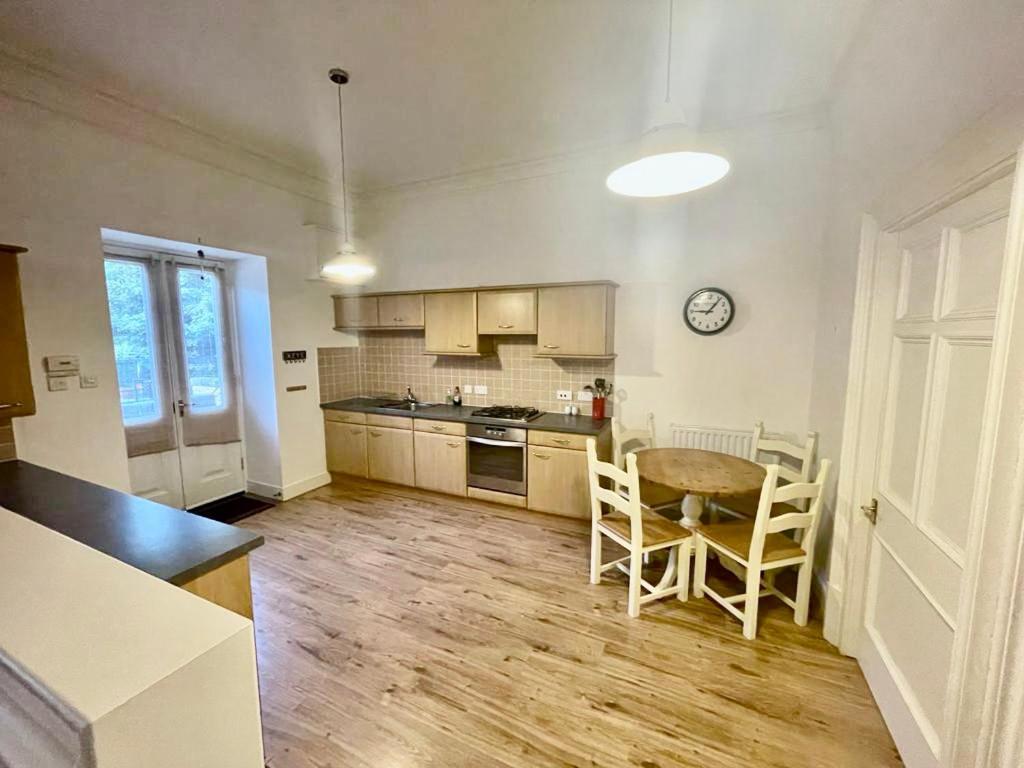 Serviced Accommodation Moray Lesmurdie House, Elgin - Free Parking, Free Wifi ภายนอก รูปภาพ